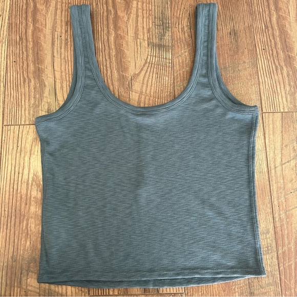 Vuori Sun Rise Crop Tank Top Medium - Picture 2 of 8
